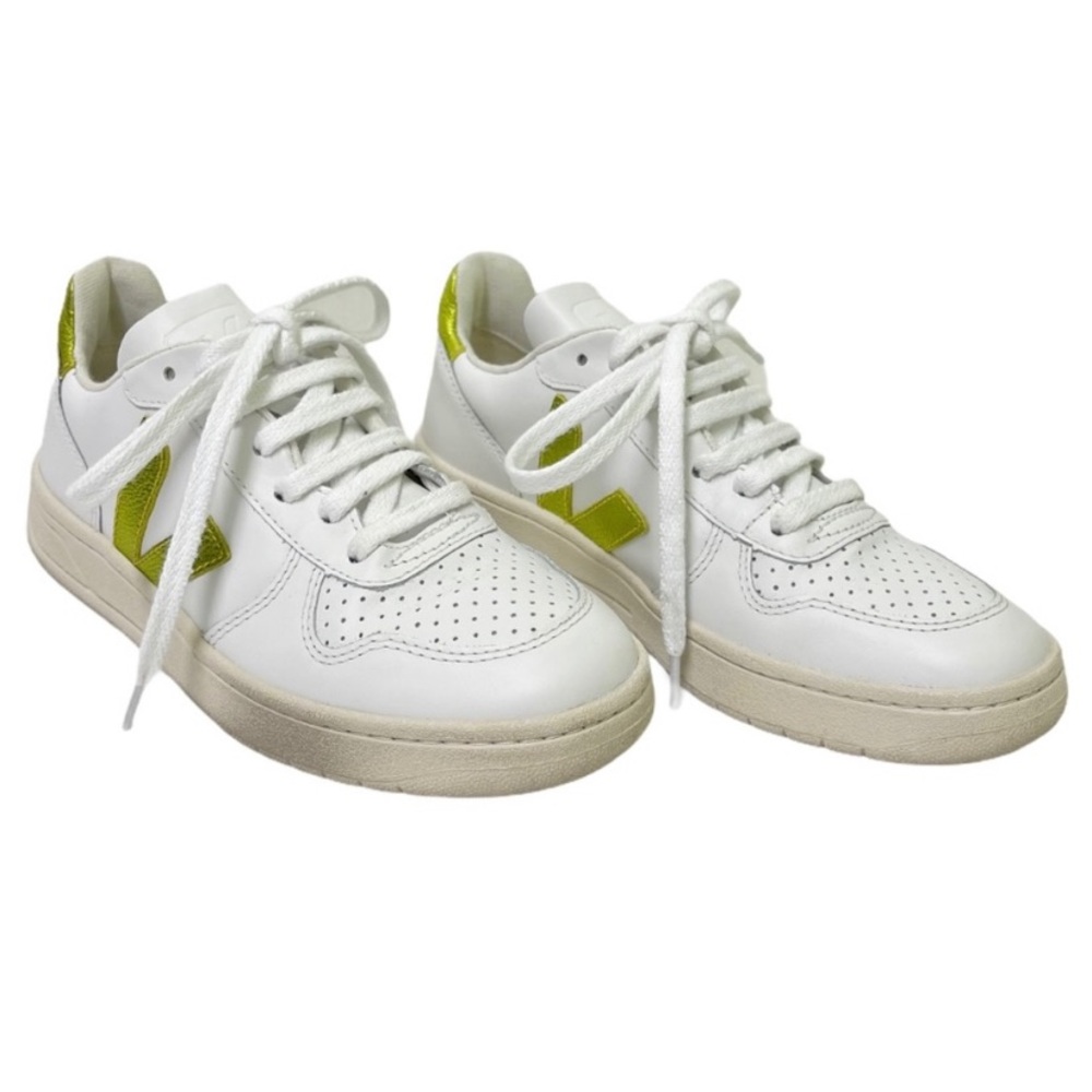 Veja White And Green Sneakers Size 35EU size 4 fits like size 5!!